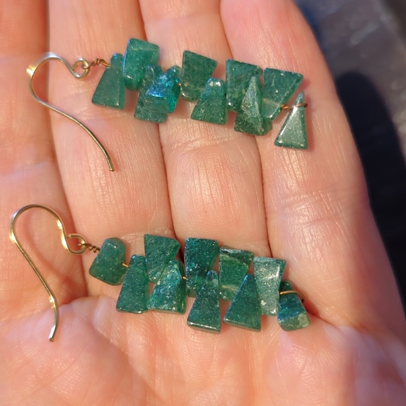 Green aventurine on 14k rolled gold earrings, in artist painted gift box - Picture 6 of 8